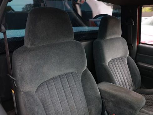 Used 2000 Chevrolet S10 Pickup LS w/ Preferred Equipment Group RWD image 15