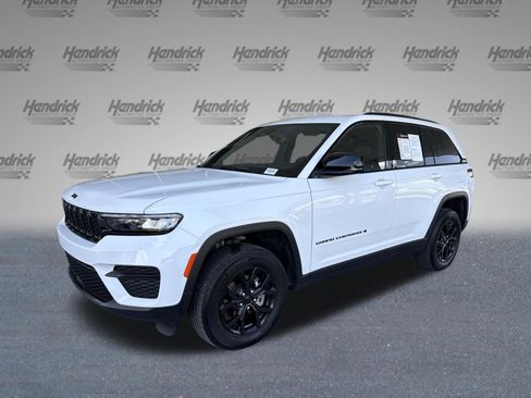 Used 2024 Jeep Grand Cherokee Altitude image 4