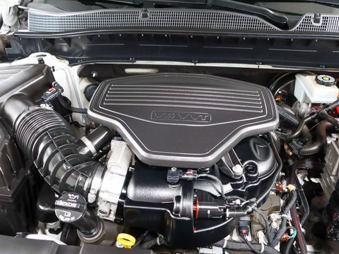 Used 2019 Chevrolet Blazer LT w/ Sound & Technology Package FWD image 32