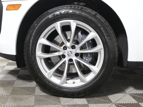 Used 2023 Porsche Macan AWD/4WD image 12