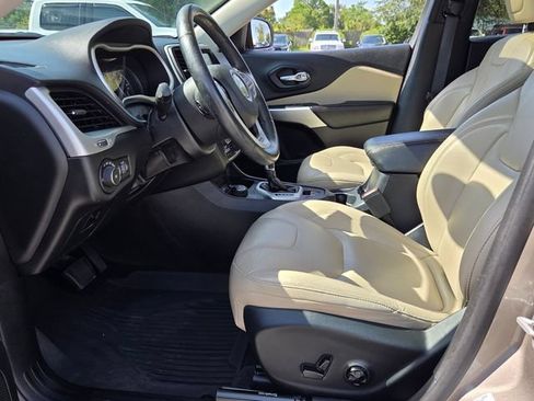 Used 2017 Jeep Cherokee Limited AWD/4WD image 11