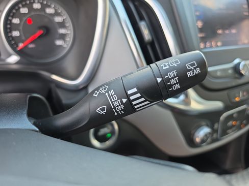 Used 2022 Chevrolet Equinox LT FWD image 23
