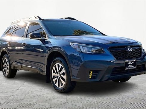 Used 2022 Subaru Outback Premium image 5