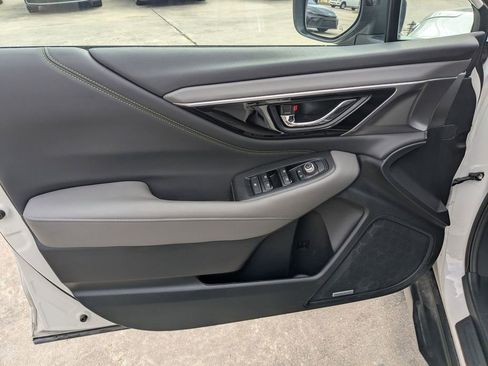 Used 2025 Subaru Outback Onyx Edition AWD/4WD image 11