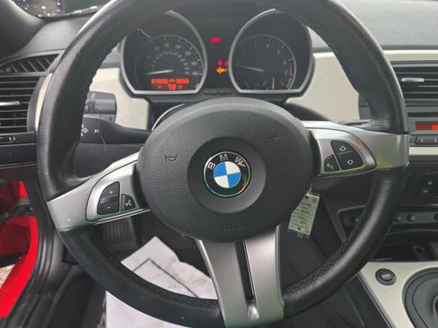 Used 2005 BMW Z4 2.5i image 13