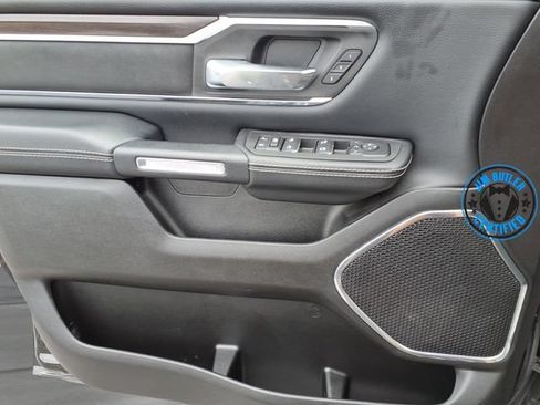 Used 2025 RAM 1500 Laramie AWD/4WD image 16