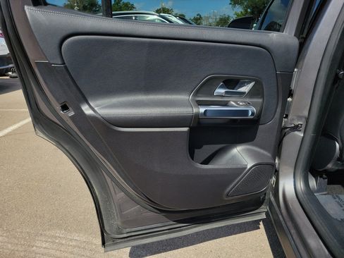 Used 2021 Mercedes-Benz GLB 250 image 10