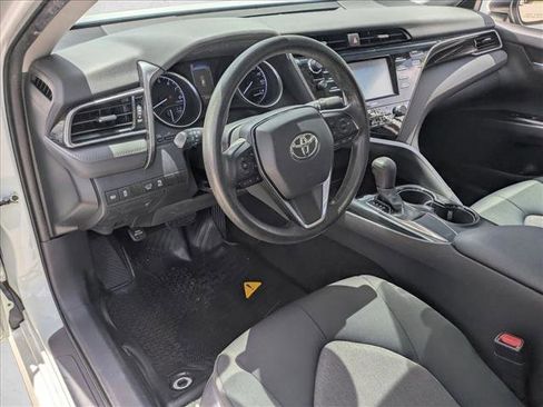 Used 2020 Toyota Camry LE FWD image 9
