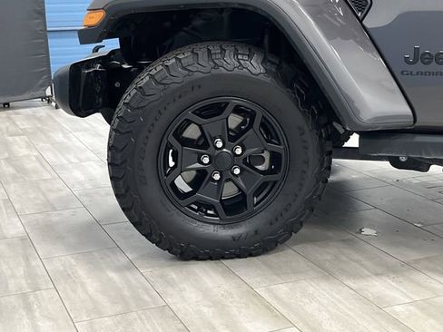 Used 2022 Jeep Gladiator Willys image 36