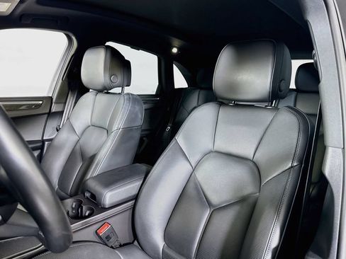 Certified 2024 Porsche Macan AWD/4WD image 5