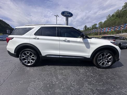 Used 2025 Ford Explorer Platinum w/ Ultimate Package AWD/4WD image 25