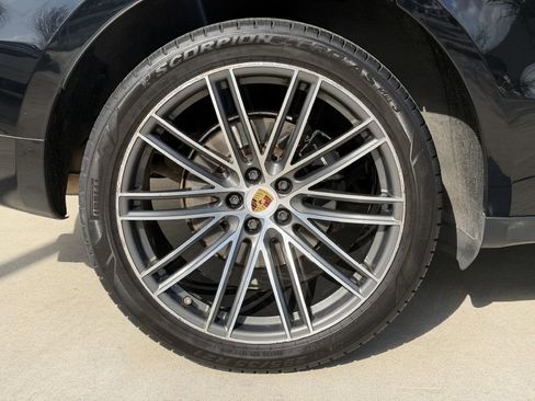 Used 2020 Porsche Macan image 18