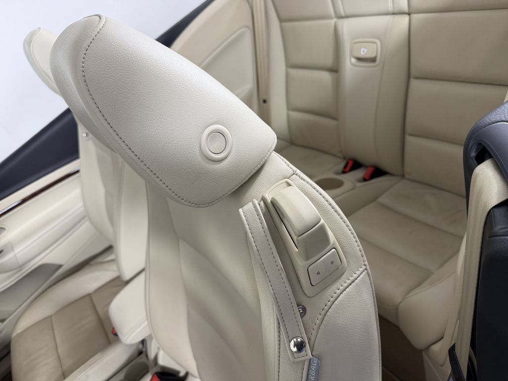 Used 2012 Volkswagen Eos Lux FWD image 20