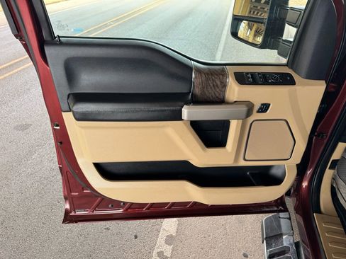 Used 2017 Ford F250 Lariat w/ Chrome Package image 11