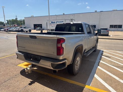 Used 2020 Chevrolet Silverado 2500 LT w/ Texas Edition AWD/4WD image 6
