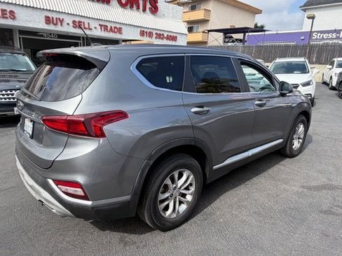Used 2019 Hyundai Santa Fe SE FWD image 2