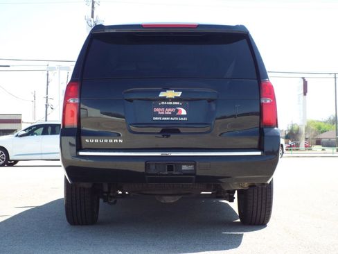 Used 2015 Chevrolet Suburban LTZ RWD image 7
