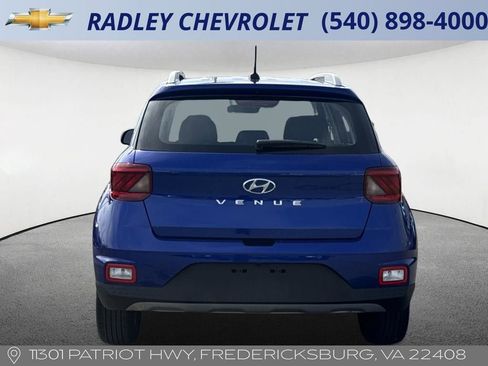 Used 2025 Hyundai Venue SEL image 18