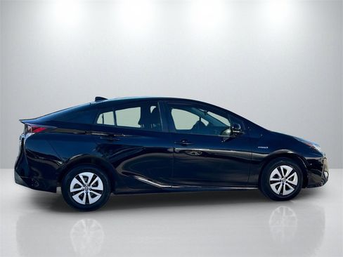 Used 2018 Toyota Prius Two image 4