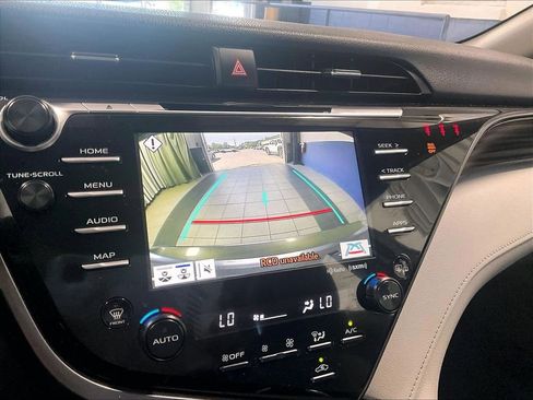 Used 2019 Toyota Camry XLE FWD image 19