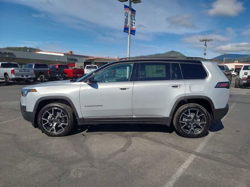 New 2026 Jeep Cherokee Overland image 11