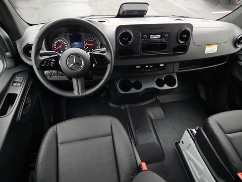 Used 2025 Mercedes-Benz Sprinter 2500 image 11