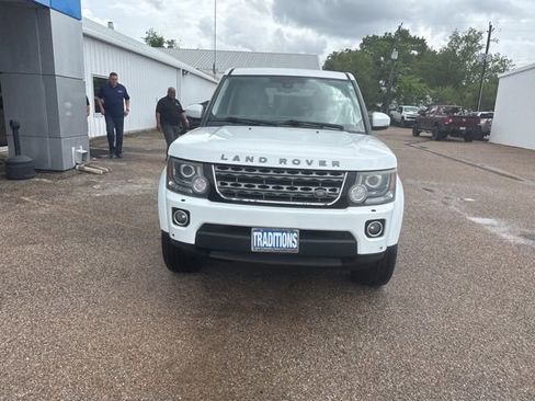 Used 2016 Land Rover LR4 HSE image 2