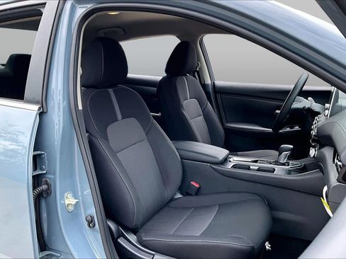 Used 2025 Nissan Sentra SV FWD image 9