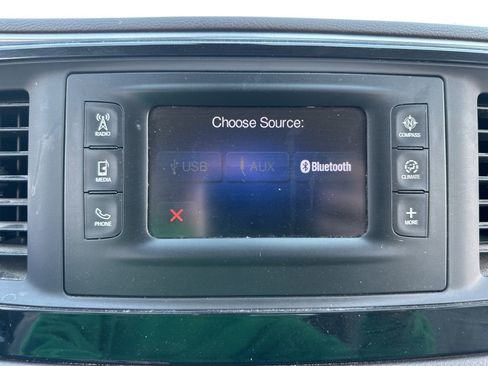 Used 2017 Chrysler Pacifica Touring-L image 29