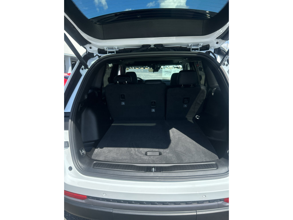 New 2027 Jeep Grand Cherokee Altitude RWD image 8