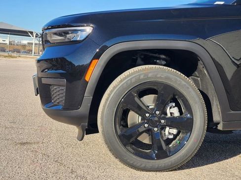 New 2025 Jeep Grand Cherokee L Altitude RWD image 5