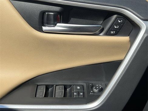 New 2025 Toyota RAV4 Limited image 18