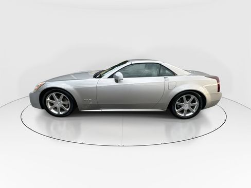 Used 2004 Cadillac XLR RWD image 5