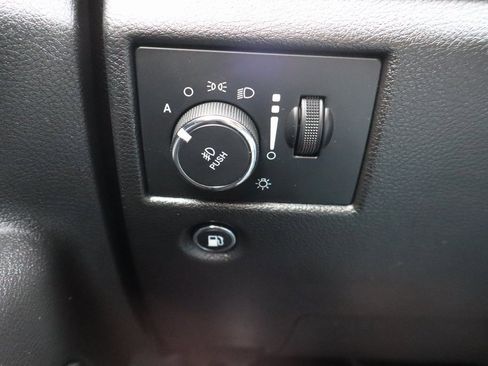 Used 2019 Jeep Grand Cherokee Laredo image 12