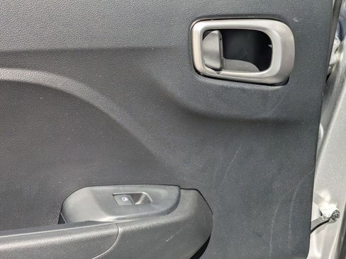 Used 2025 Hyundai Venue SEL image 25