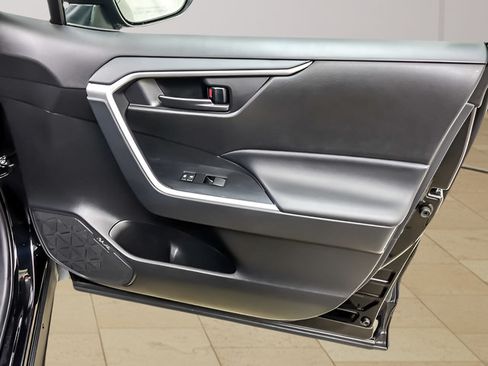 Certified 2025 Toyota RAV4 LE FWD image 21