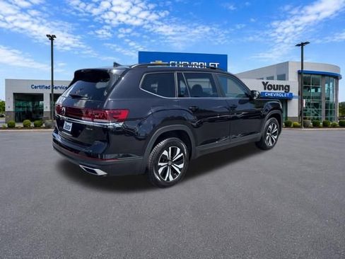Used 2024 Volkswagen Atlas SE AWD/4WD image 7