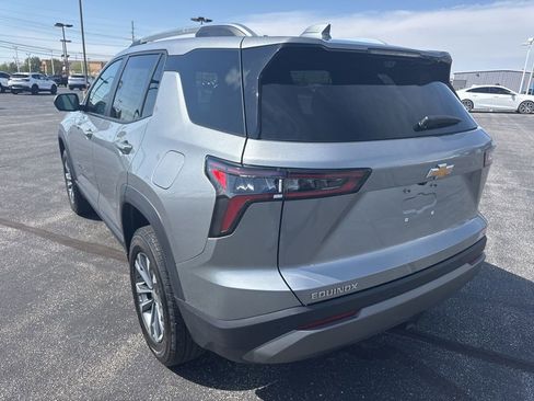 Used 2025 Chevrolet Equinox LT w/ Convenience Package II FWD image 11