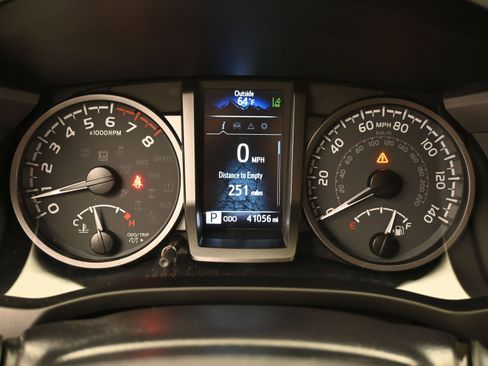 Used 2022 Toyota Tacoma TRD Sport image 25