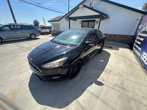 Used 2016 Ford Focus SE w/ Equipment Group 201A FWD image 15