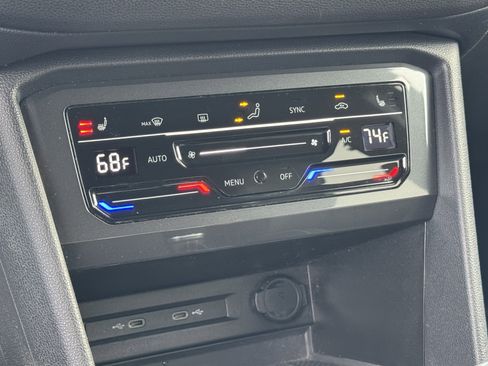 Certified 2023 Volkswagen Tiguan SE R-Line image 28