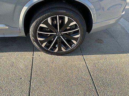 New 2026 Volvo XC90 B6 Plus w/ Protection Package Premier AWD/4WD image 12
