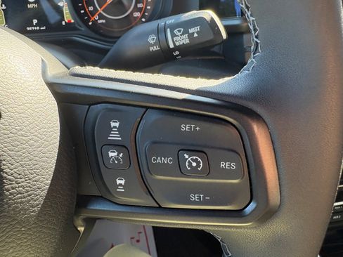 Used 2025 Jeep Gladiator Sport AWD/4WD image 17