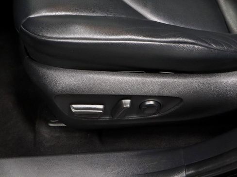 Used 2023 Toyota Highlander XLE AWD/4WD image 25