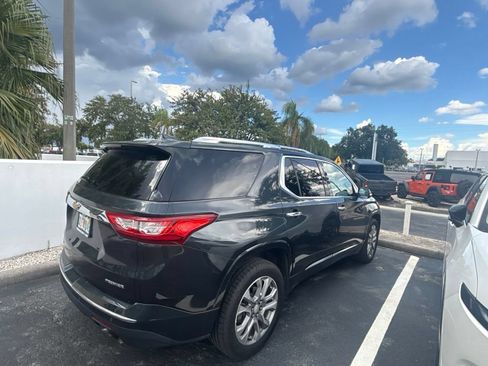 Used 2020 Chevrolet Traverse Premier FWD image 2