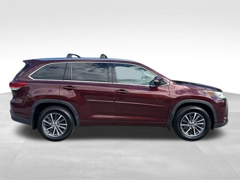 Used 2017 Toyota Highlander XLE AWD/4WD image 8