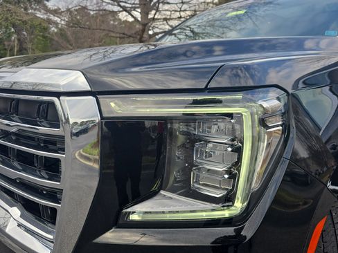 Used 2023 GMC Yukon SLT image 32