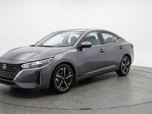 Used 2025 Nissan Sentra SV image 3