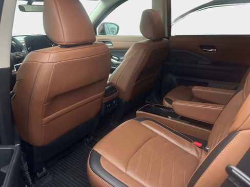 Used 2023 Nissan Pathfinder Platinum image 8