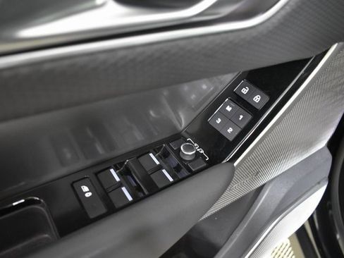 Used 2023 Land Rover Range Rover Velar S image 10